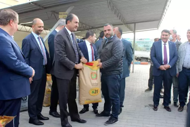 Kilis'te çiftçilere tohumluk fiğ ile arpa dağıtıldı