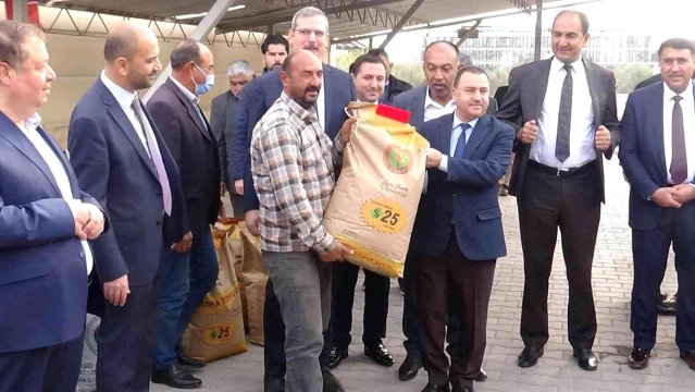 Kilis'te çiftçilere tohumluk fiğ ile arpa dağıtıldı