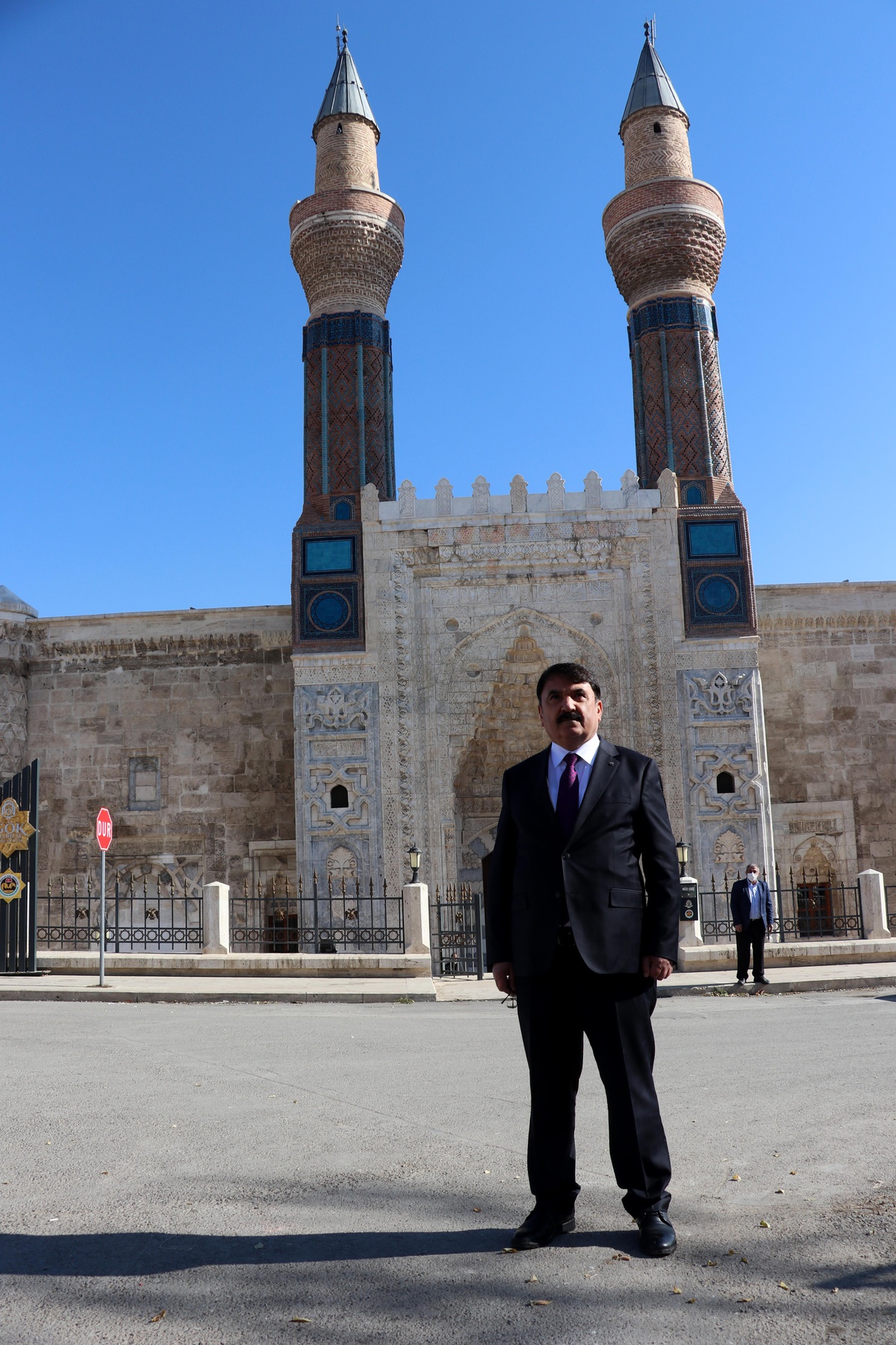 "Mavi medrese" yenilenen yüzüyle ziyaretçilere kapılarını açtı