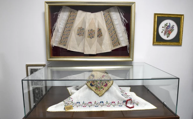 Osmanlı el nakışlarını restore edip replikalarını üretiyorlar