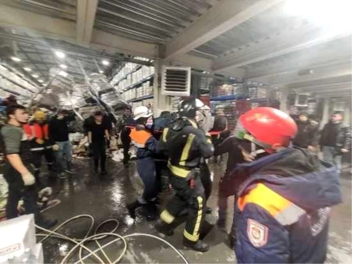 Rusya\'da gıda deposundaki raflar çöktü, 1 işçi ağır yaralandı