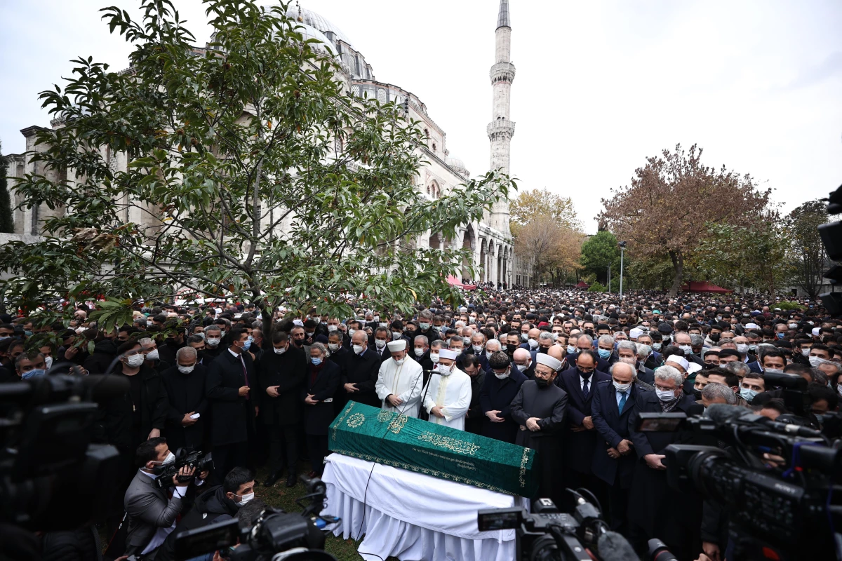 Son dakika haberleri: Cumhurbaşkanı Yardımcısı Oktay, Sezai Karakoç\'un cenaze törenine katıldı