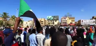 Sudan'da sivil yönetim talebiyle protestolar sürüyor (2)