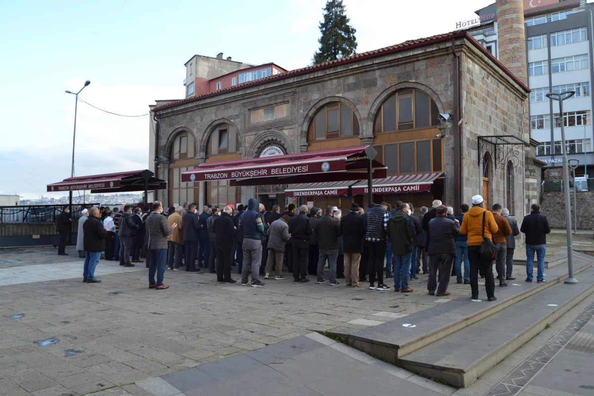 Trabzon\'da Sezai Karakoç için gıyabi cenaze namazı kılındı