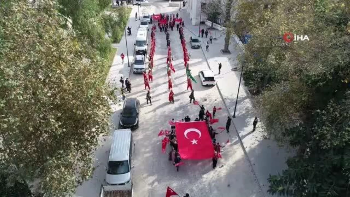 Türkiye\'nin ilk en büyük Türk bayrağı Adana\'da yeniden asıldı