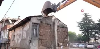 Yıkılan metruk bina sayısı 100'ü geçti