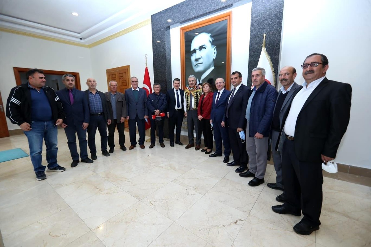 Yörük Türkmenler Vali Ayyıldız\'ı ziyaret etti