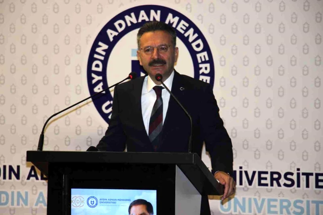 ADÜ'lü öğrencilere seslenen Kamu Başdenetçisi Şeref Malkoç: 2023 Türkiye'sinin yöneticileri olacaksınız 