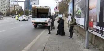 Son dakika gündem: (Ölen kişinin fotoğraflarıyla) ATAŞEHİR'DE OTOMOBİL OTOBÜS DURAĞINA DALDI; 1 ÖLÜ 2 YARALI