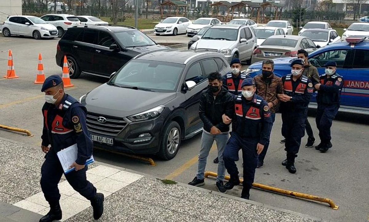 Bolu\'da çaldıkları halat tamburunu satmaya çalıştıkları öne sürülen 3 zanlı yakalandı