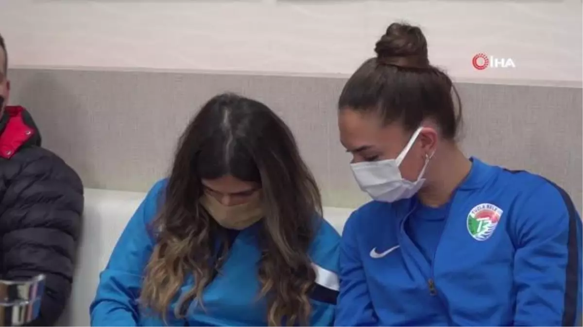 Hem korona virüs ile hem de rakipleri ile savaşan hemşire Duygu Turan, kick boksta dünya şampiyonu oldu