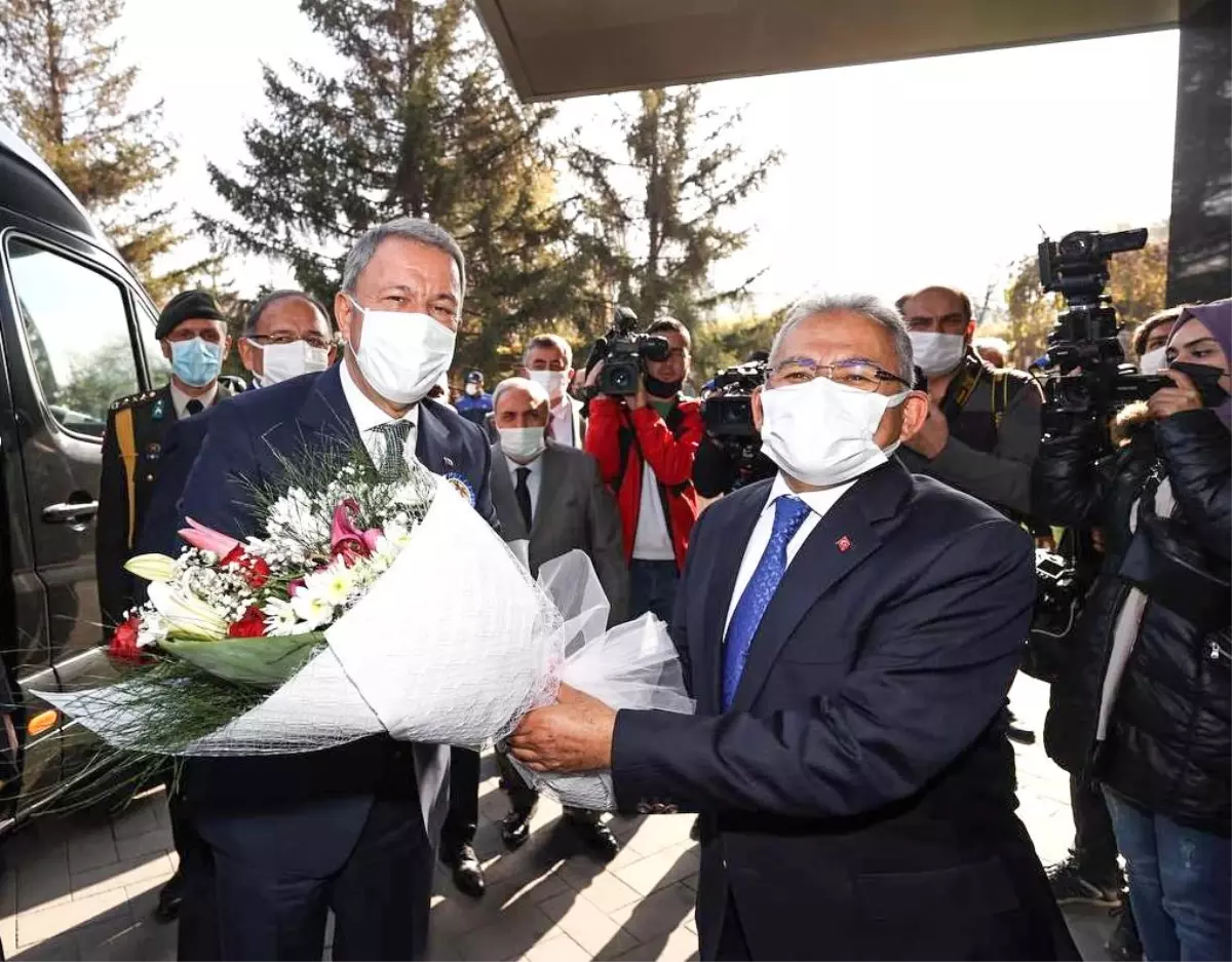 Hulusi Akar, Başkan Büyükkılıç\'ı ziyaret etti