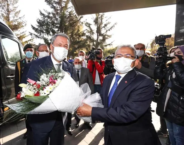 Hulusi Akar, Başkan Büyükkılıç'ı ziyaret etti