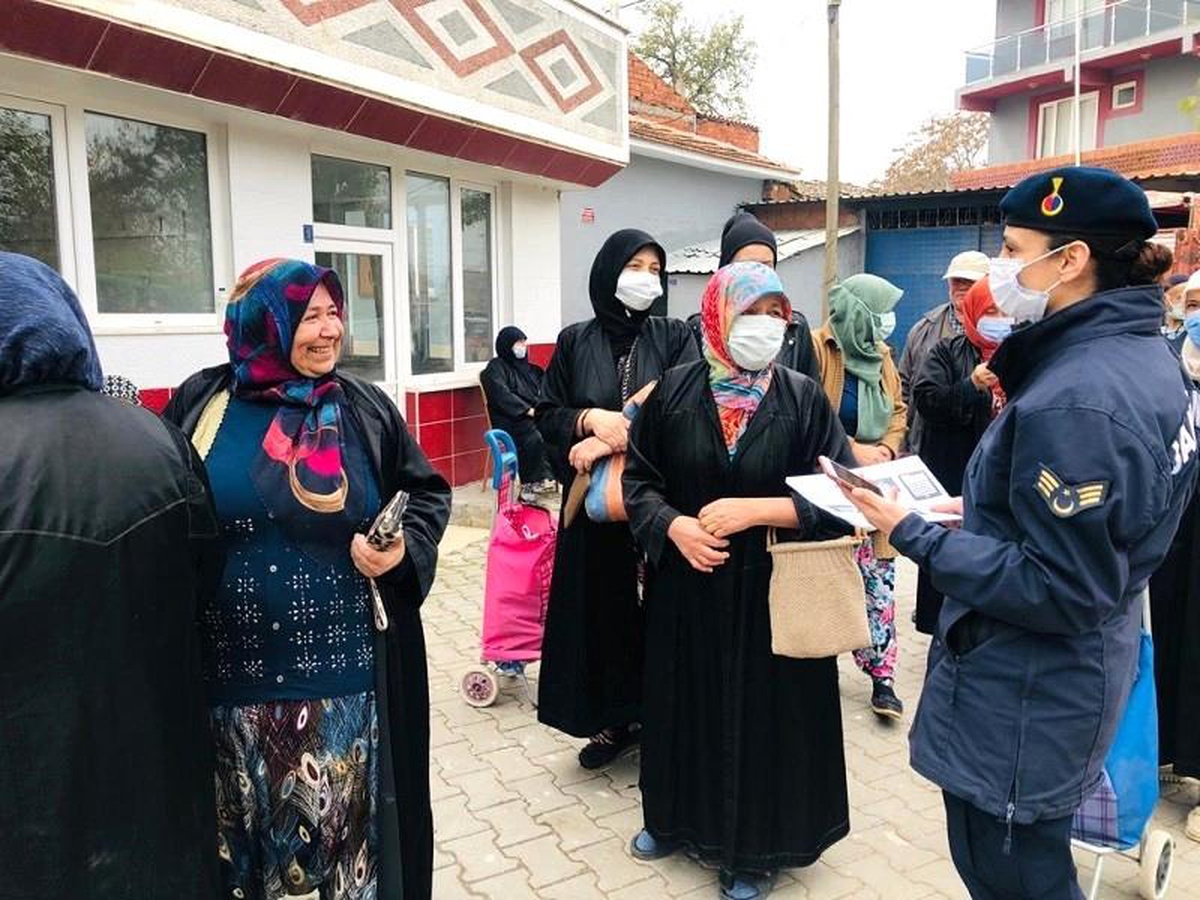 Son dakika! Jandarmadan köylü kadınlara KADES uygulaması