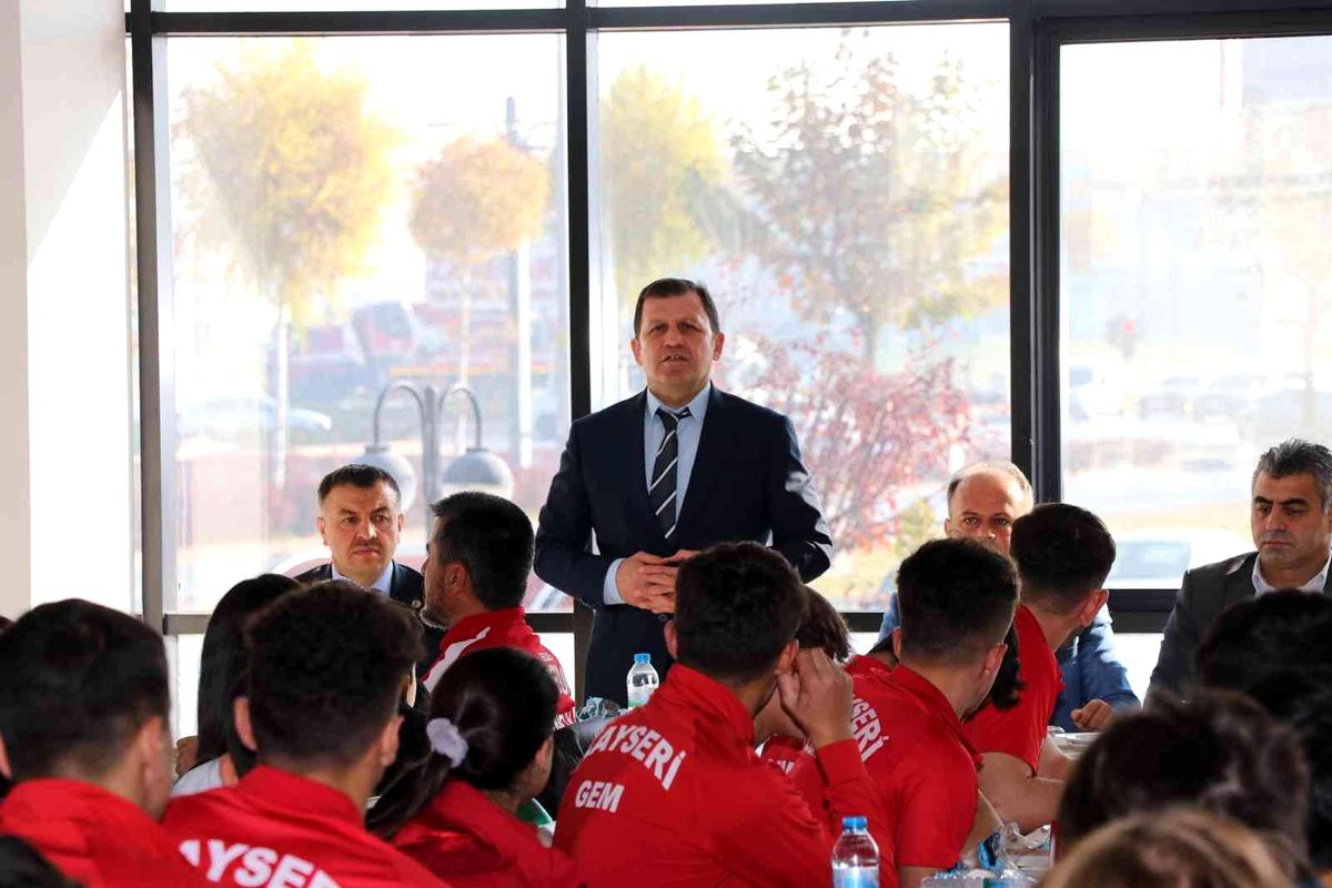 Kabakcı, SEM sporcuları ile buluştu
