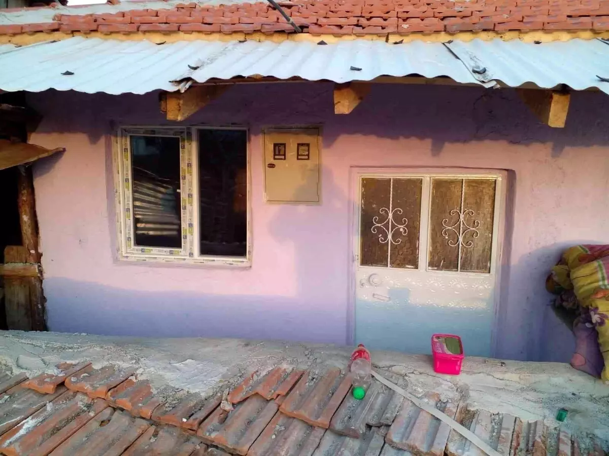 Son dakika... Mağdur durumdaki asker arkadaşlarının evini onardılar