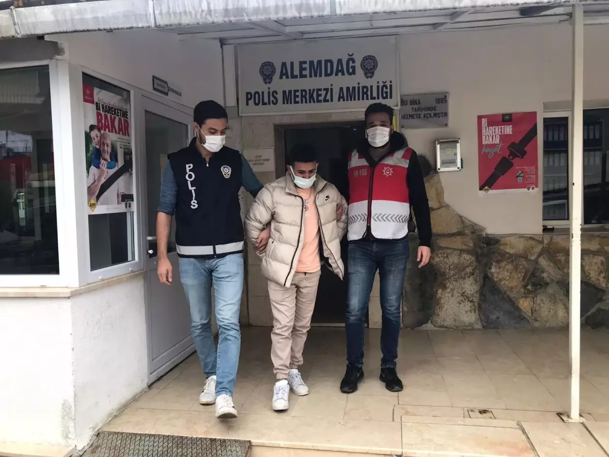 Son Dakika | Maltepe\'de düğün konvoyunda silahlı, çakarlı maganda kamerada