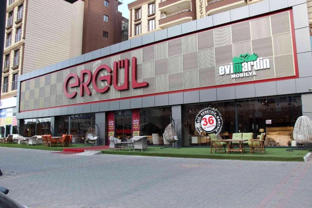 Mardin'de yeni açılan mobilya mağazasına yoğun ilgi