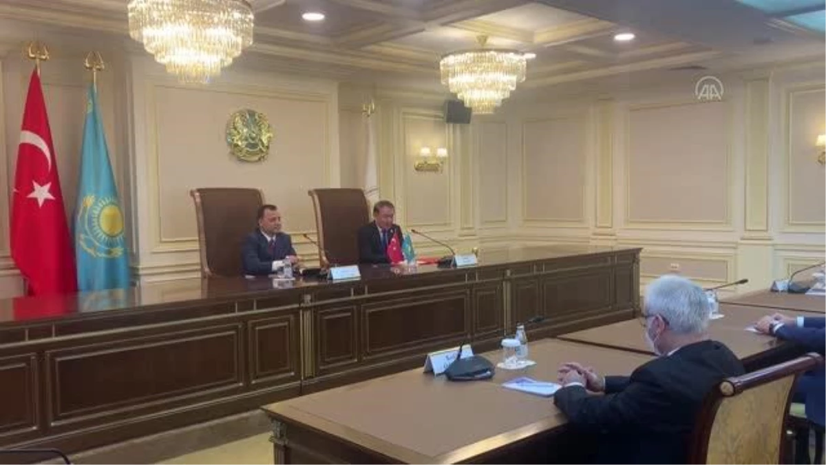 NUR SULTAN - Anayasa Mahkemesi Başkanı Arslan\'a Kazakistan\'da devlet madalyası verildi