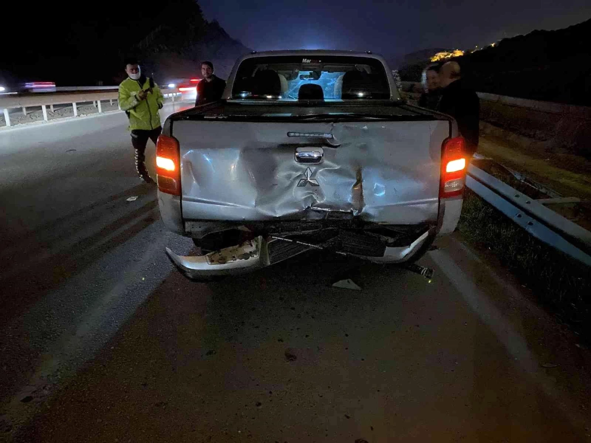 Park halindeki araca çarpan motokurye ağır yaralandı