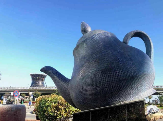 Rize'nin 29 metrelik çay bardağı sosyal medya tutkunlarının ilgi odağı oldu