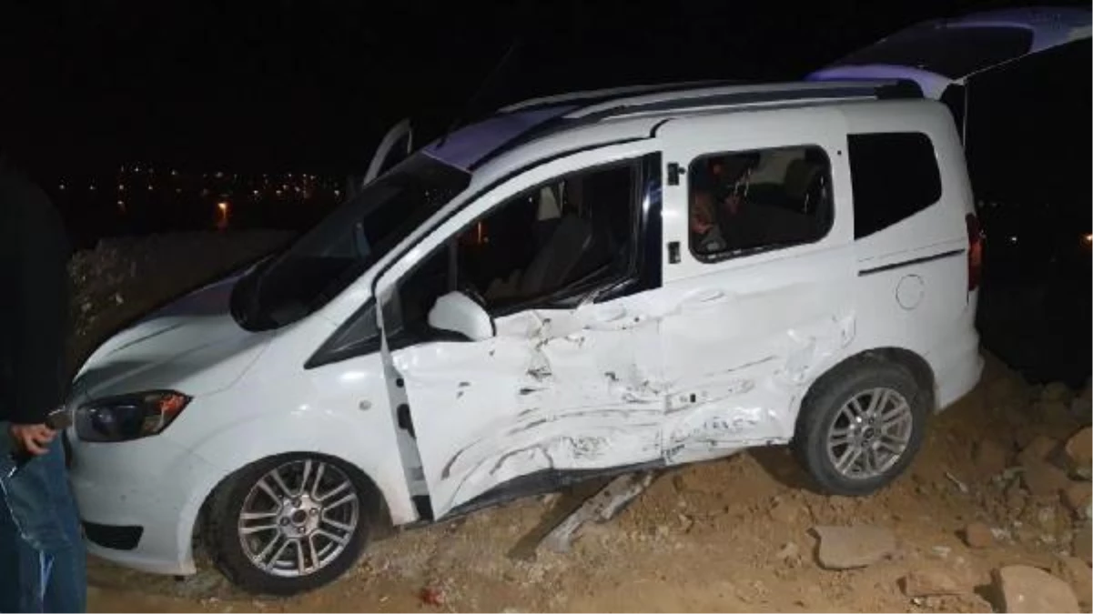 Son dakika! Sivil polis aracı ile sürücüsü alkollü otomobil çarpıştı: 3 yaralı