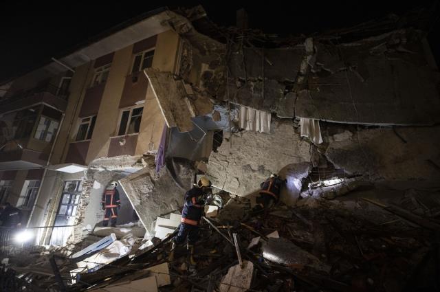 Son Dakika: Ankara'nın Keçiören ilçesinde 3 katlı binada LPG nedeniyle patlama meydana geldi
