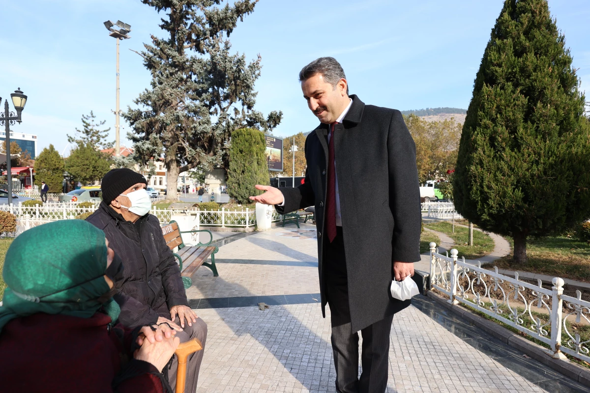 Tokat Belediye Başkanı Eroğlu vatandaşlara çay ikram etti