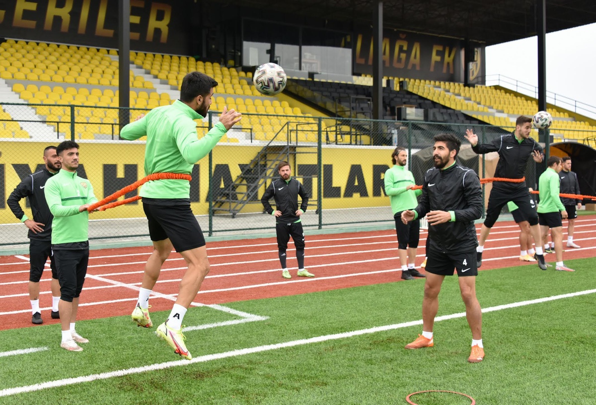 Aliağaspor FK Manisa Sanayispor\'a hazırlanıyor