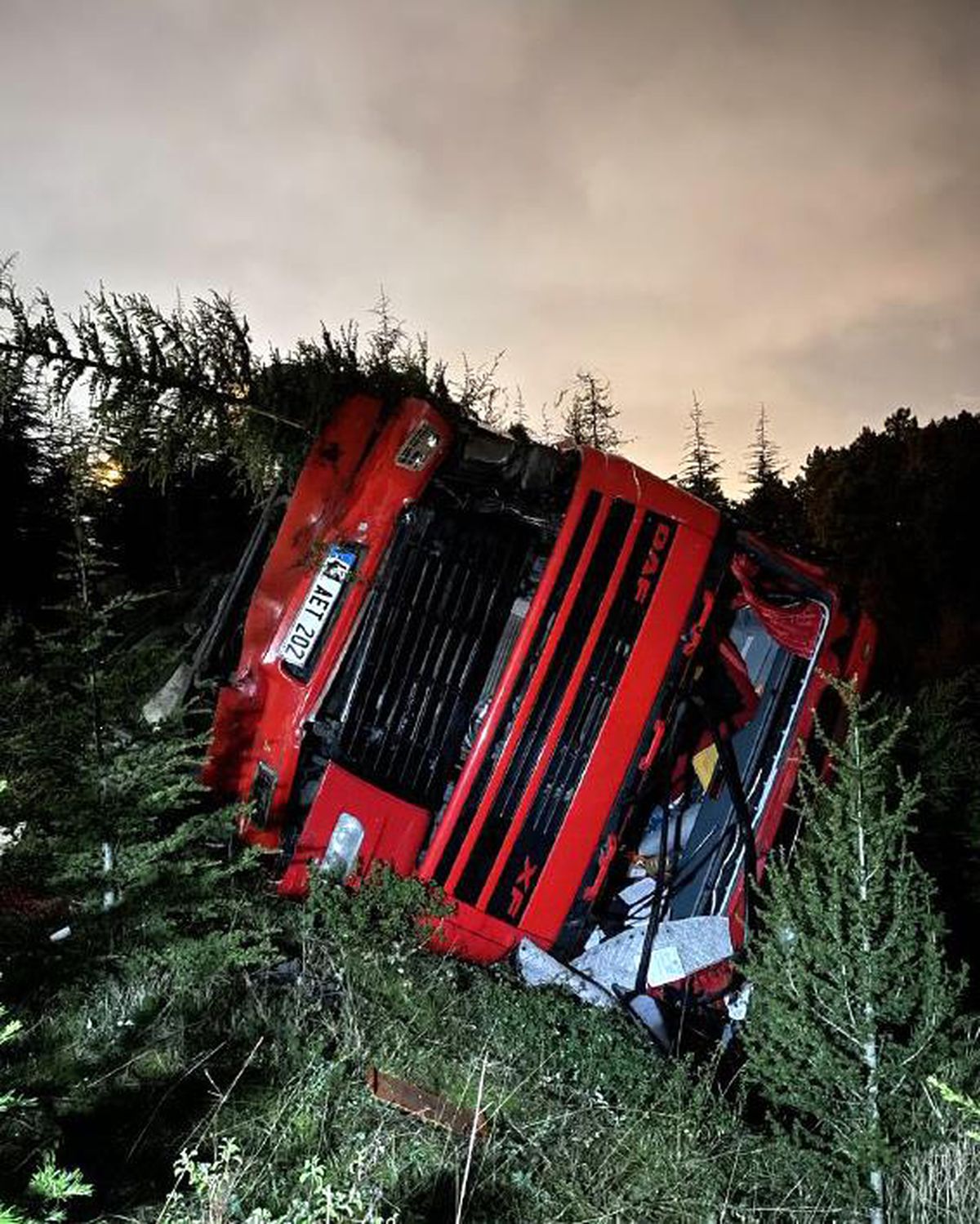 Anadolu Otoyolu'nda tırla hafif ticari aracın karıştığı kaza trafiği aksattı