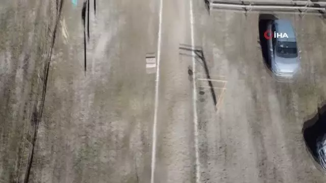 At üzerinde ok attılar, kılıç salladılar