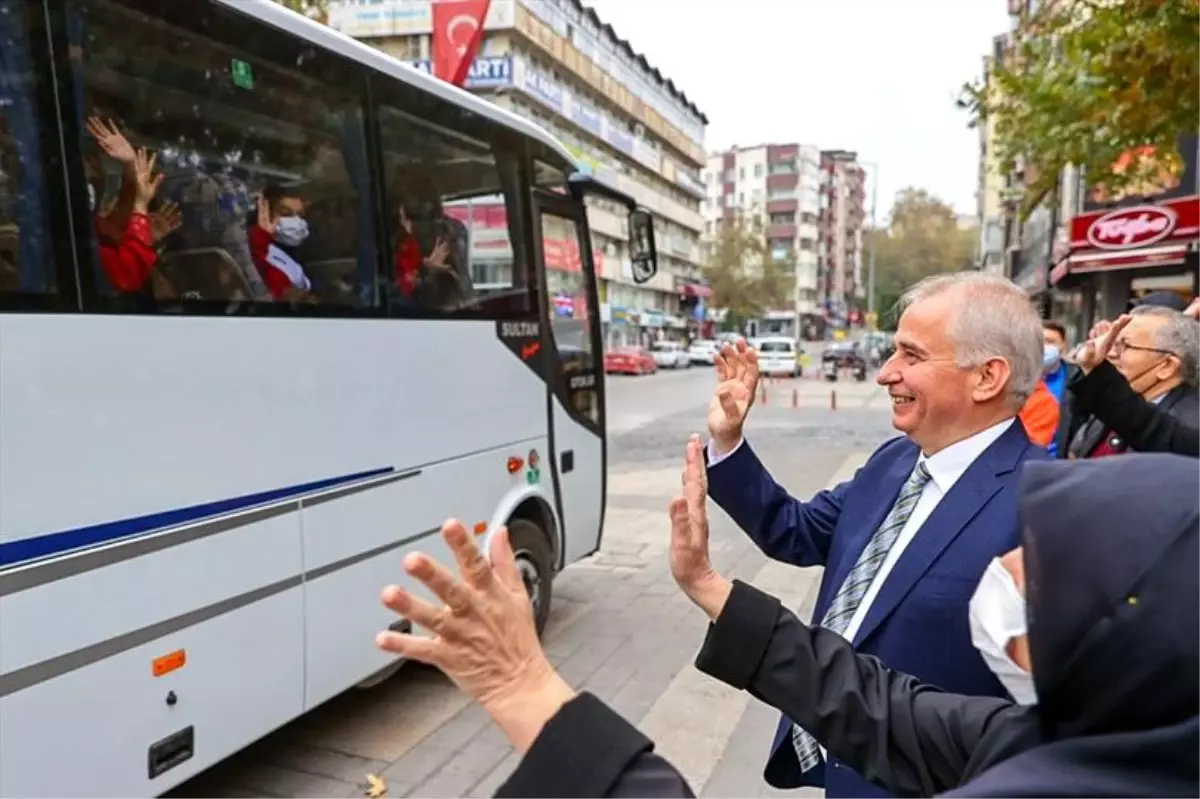 Başkan Zolan Büyükşehir Belediyespor sporcularını uğurladı