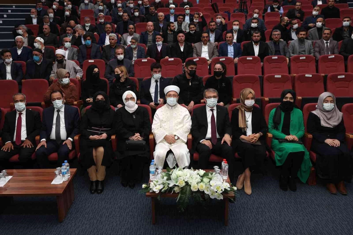 Diyanet İşleri Başkanı Erbaş, din görevlileri ve kanaat önderleriyle bir araya geldi