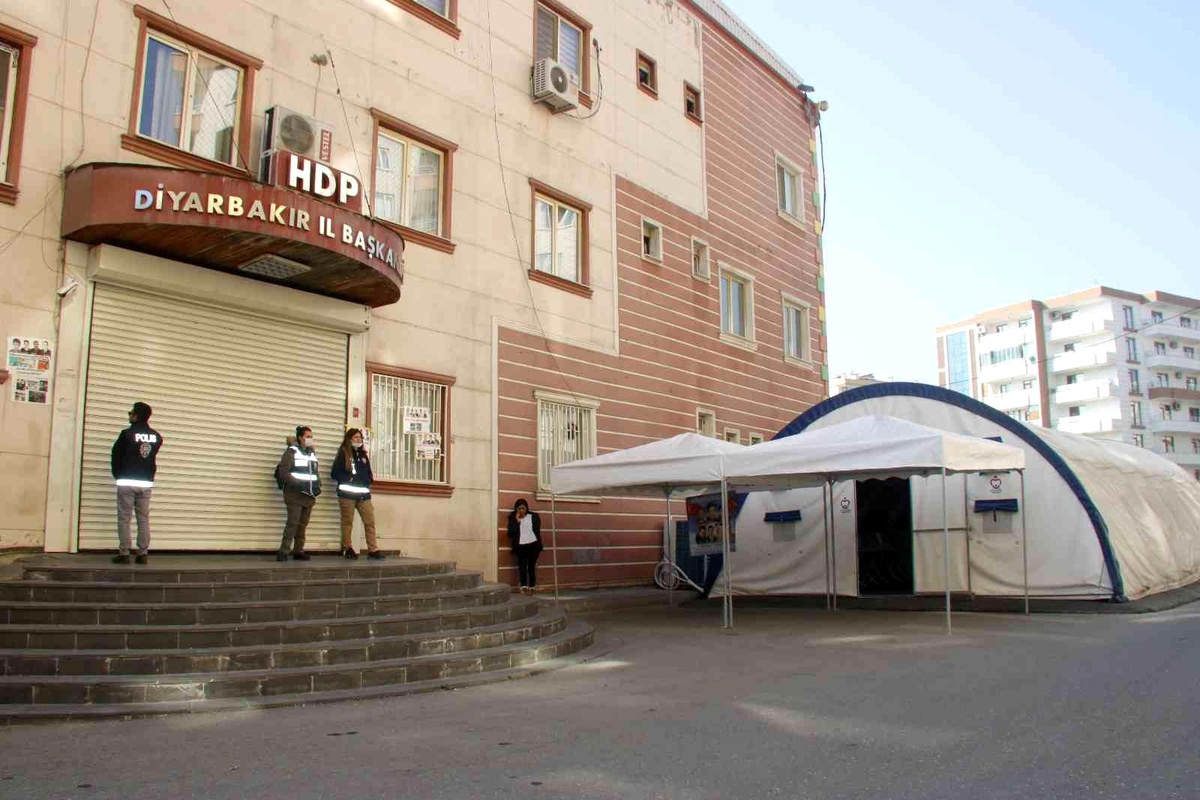 HDP ve PKK mağduru ailelerin evlat nöbeti 809\'uncu gününde