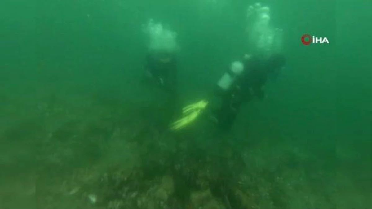 Kaçak avlanılan 2 ton midye çuvallar içinde denize saklandı