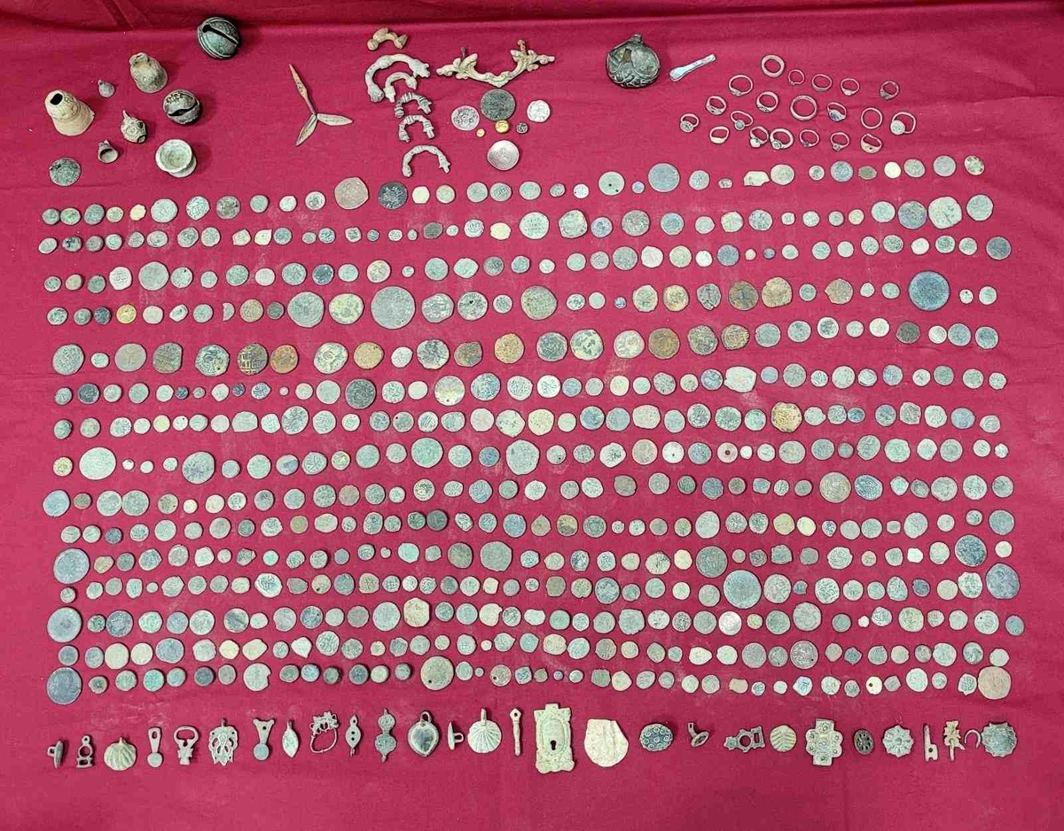 Kaçakçılar, polisten kaçamadı: 632 tarihi eser ele geçirildi