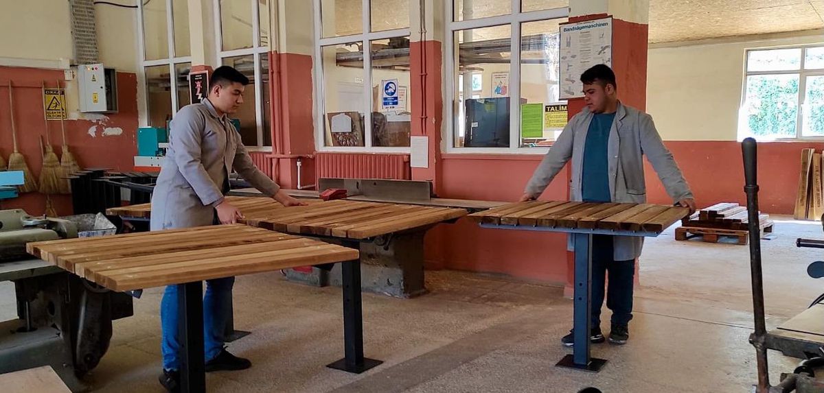 Kırşehir\'de meslek lisesi öğrencileri ara tatili çalışarak değerlendirdi