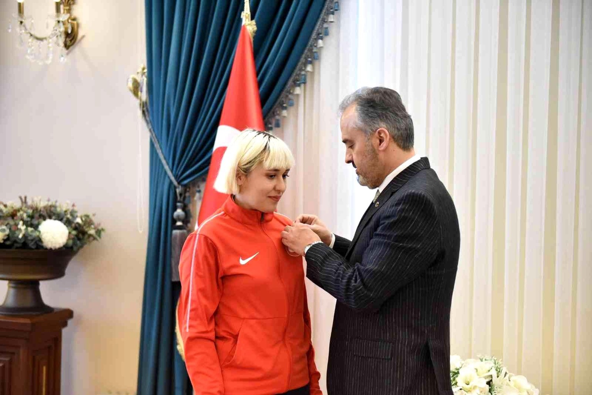 Madalyalı sporculardan Başkan Aktaş\'a ziyaret