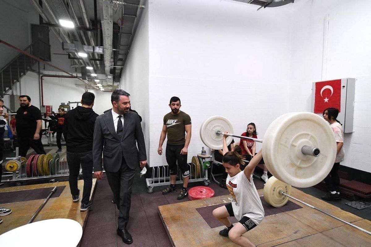 Pursaklar\'da Sporcular Harıl Harıl Çalışıyor