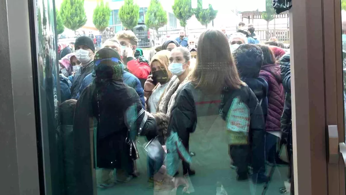 Rize'nin ilk AVM'sinin açılışında yoğun kuyruklar oluştu