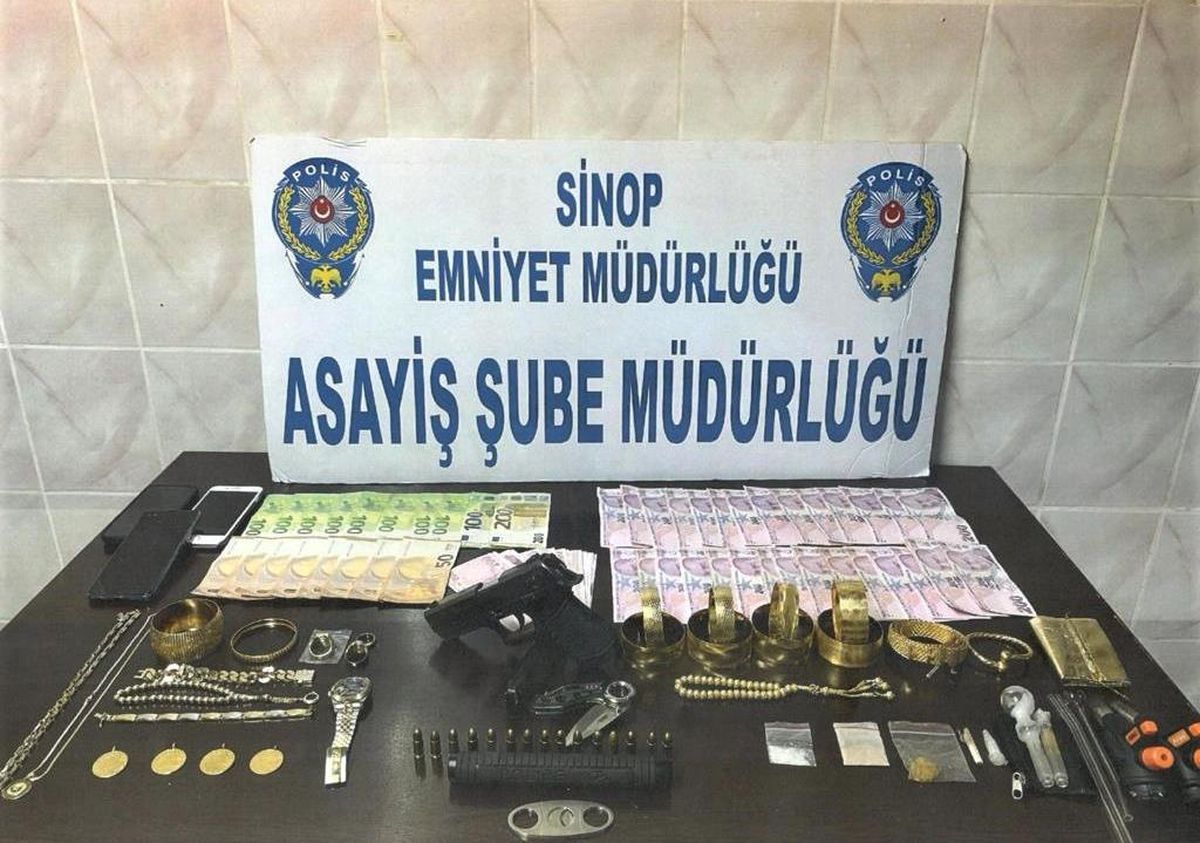 Sinop\'ta düzenlenen operasyonda sahte altın ve uyuşturucu ele geçirildi