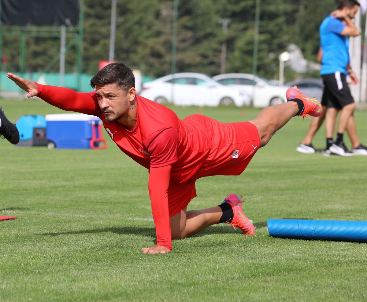 Sivasspor\'da Ahmet Oğuz ceza sınırında