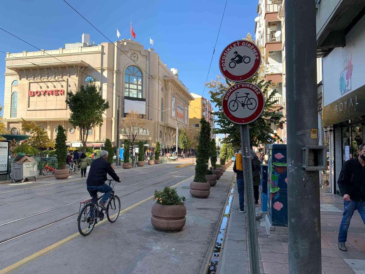 Tabela ile yapılan park alanı birbiriyle uyuşmuyor