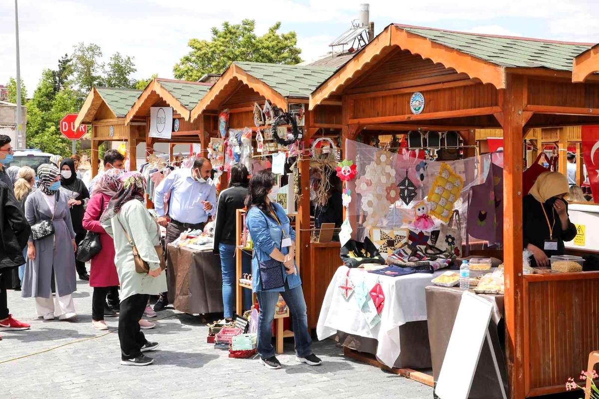 Talas\'ta maharetli eller, el emeği göz nuru ürünler