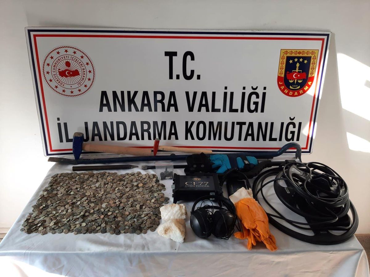 Son dakika haber! Tarihi eser operasyonunda 7 bin 100 adet sikke ele geçirildi