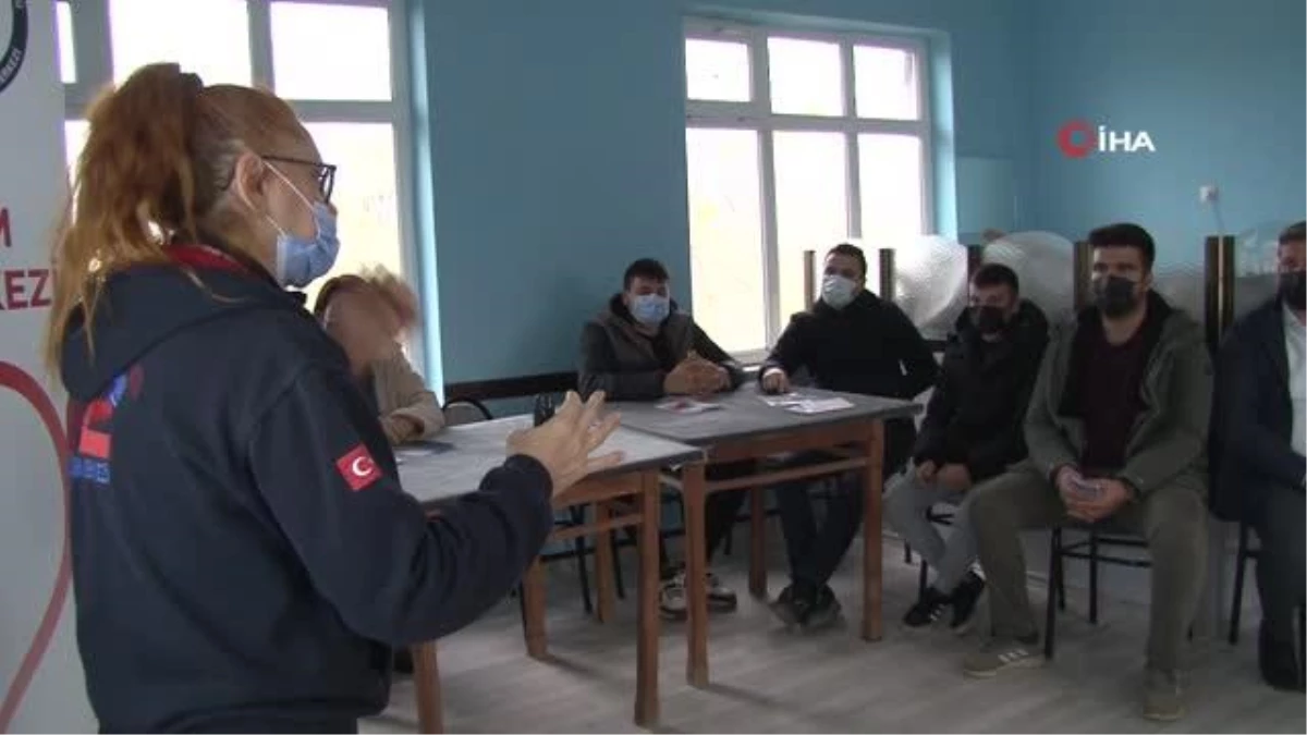 Türkiye\'de bir ilk: Köyleri gezerek \'heimlich\' manevrası eğitimi veriyorlar