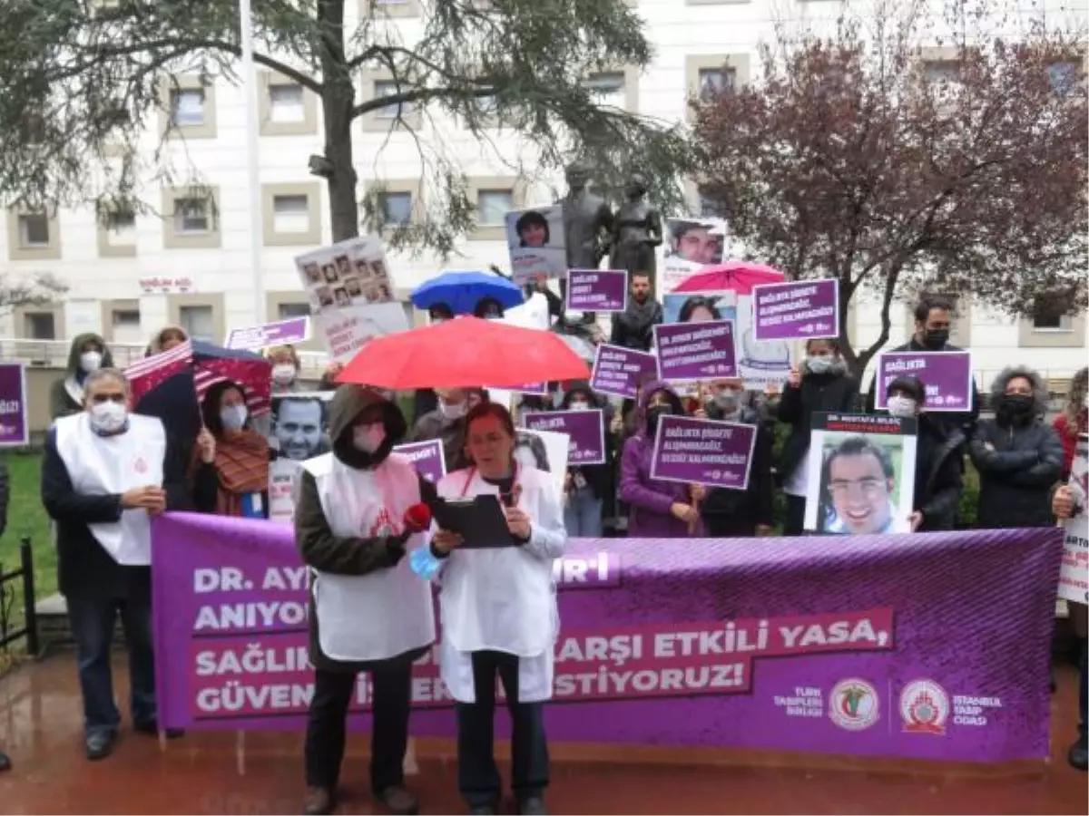 Üsküdar\'da sağlık çalışanlarına şiddet protesto edildi