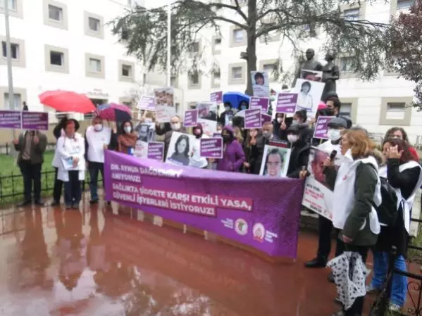 Üsküdar'da sağlık çalışanlarına şiddet protesto edildi