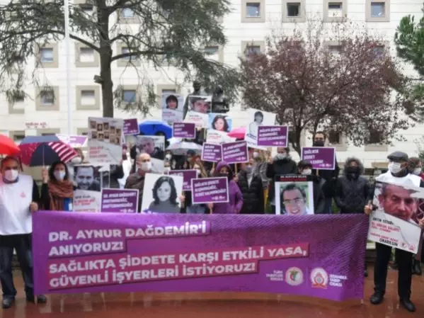 Üsküdar'da sağlık çalışanlarına şiddet protesto edildi