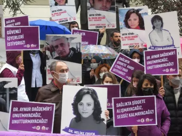 Üsküdar'da sağlık çalışanlarına şiddet protesto edildi